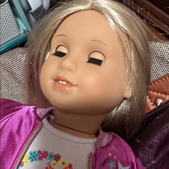 American Girl doll, blonde from 2017. Excellent condition. Flower child outfit - Picture 6 of 13